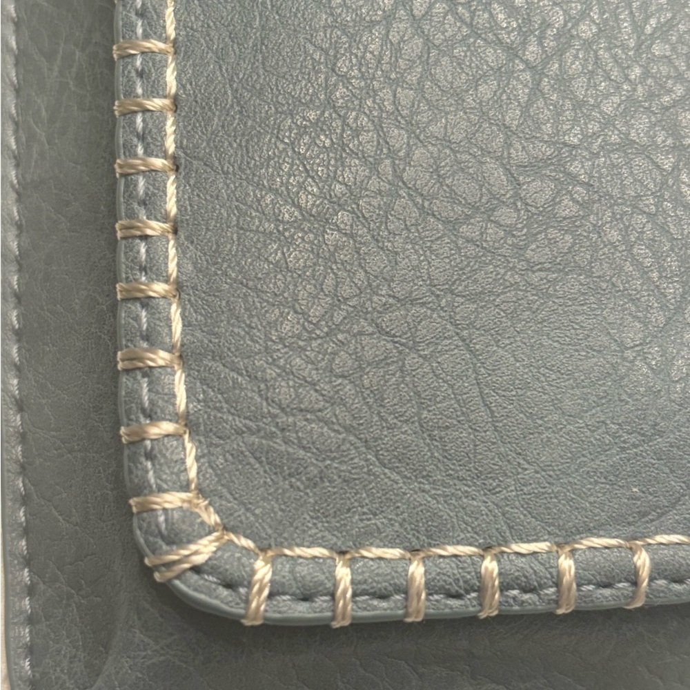 CLEARANCE!Save The Girls Free Spirit Bella Blue Crossbody touch screen crossbody - Picture 2 of 3